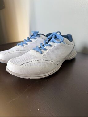 Callaway White and Light Blue Women’s Athletic Golf Shoes